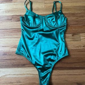Pretty little thing size 6 emerald green bodysuit